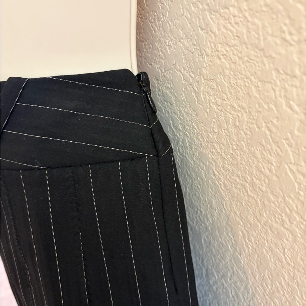 Like New Bebe Pinstripe Pleated Mini Skirt. Sz 6 - Picture 3 of 3